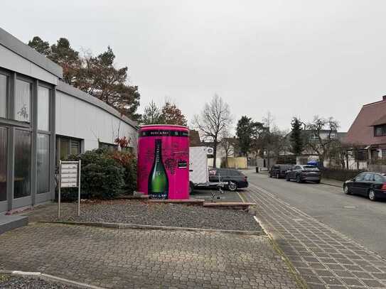 Gewerbehalle mit Freifläche und Büro nahe der Autobahnen A9, A3 und A6