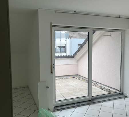 2-Zimmer-Wohnung mit kleiner Küche und Balkon in Mainz