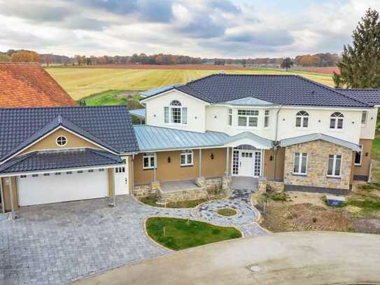 Hamptons-Style inmitten von Niedersachsen: Neuwertiges exklusives Wohnhaus mit Scheune in Eicklingen