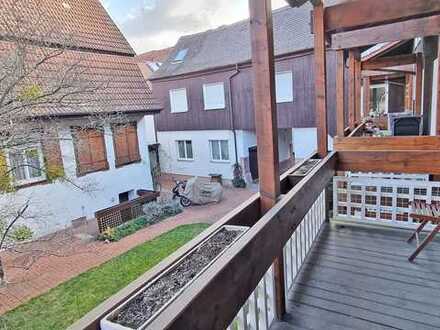 6535 - 3-Zimmerwohnung in der Durlacher Altstadt mit Balkon, Terrasse u. Garten!
