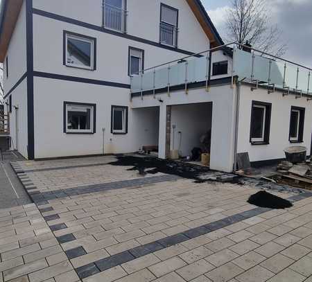 Exklusive 3-Zimmer-Maisonette-Wohnung mit zwei Terrassen in Lindlar