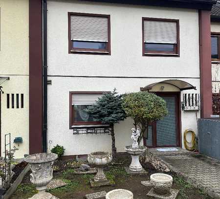 Schönes gepflegtes Reihnenmittelhaus mit Garten und Garage in ruhiger und zentraler Lage