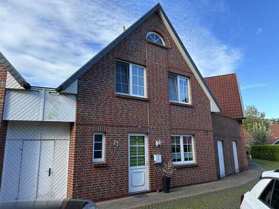 Gepflegtes Reihenmittelhaus zentral in Wardenburg mit Carport-Stellplatz. Vermietet!