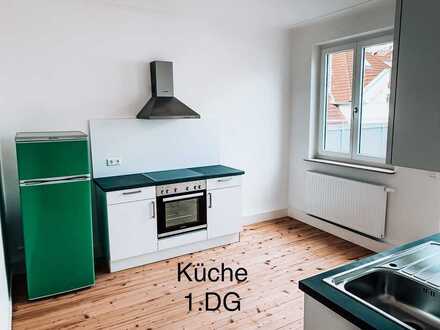 reine Studenten-WGs auf 4 Stockwerken(eine 3er-, zwei 4er- und eine 5er-WG) in einer komplett sanier