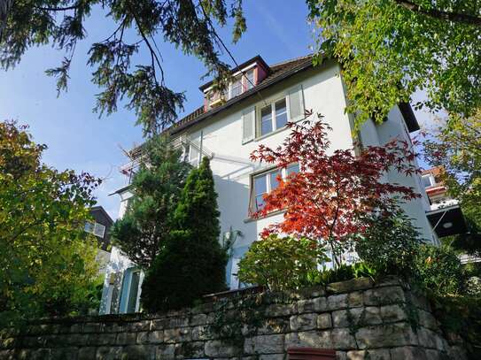 Charmante 3-Zimmer-Altbau-Wohnung mit Balkon