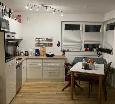 Neuwertige Wohnung mit zwei Zimmern sowie Balkon und EBK in Bruchsal