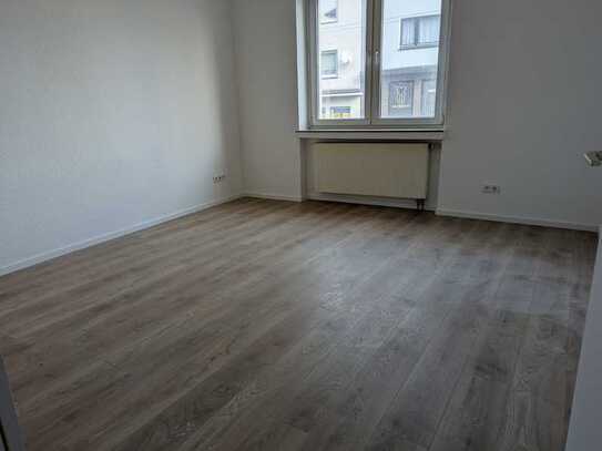 Erstbezug nach Sanierung! Schöne 2-Zimmerwohnung, 55 qm, Hochparterre, in Zentrumsnähe (ca. 1 km)