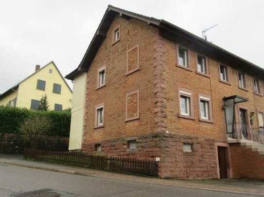 Einfamilien-Doppelhaushälfte mit Garten und Garage in Fahrenbach OT