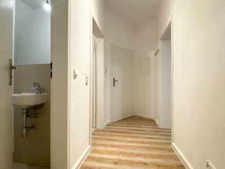 Schön geschnittene 2,5-Zimmer-Wohnung mit EBK und Gäste WC