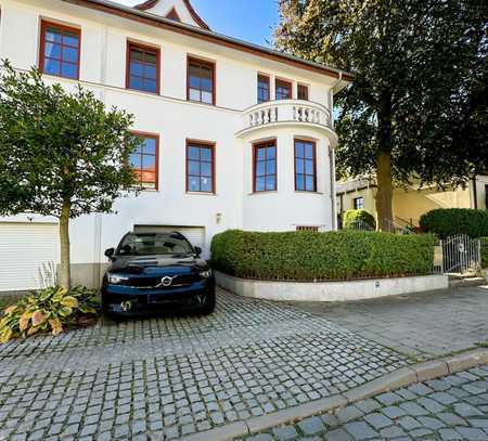 Historische Stadtvilla mit 8 Zimmern, 3 Bädern, Terrasse in Süd-West Lage, Garage uvm.