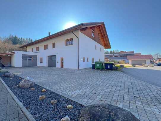 Hochwertiges Wohnen und Arbeiten mit Bergblick und Garten
- Im Herzen des Oberlandes