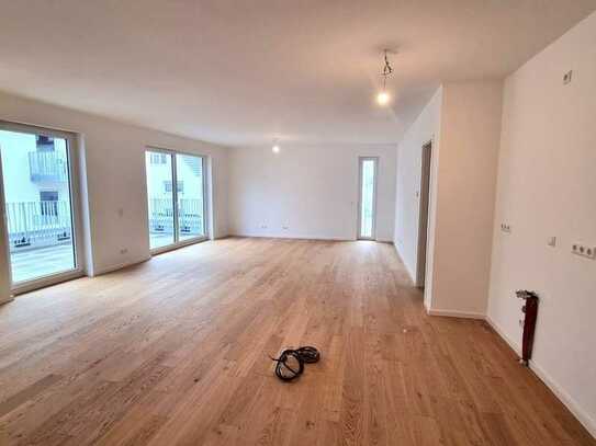 Fertiggestellte Neubauwohnung mit ca. 40 m² Terrasse