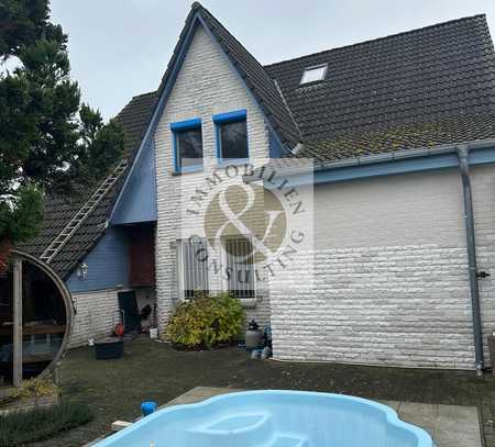 Einfamilienhaus mit wunderschönem Ausblick, Pool und Gartenteich