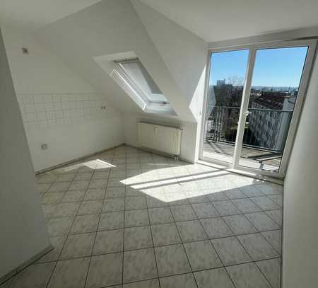 Dachgeschoss - Süd-Balkon - große Zimmer uv.m.