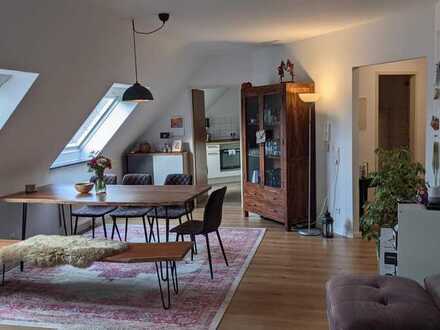 Helle Dachgeschosswohnung mit 3,5 Zimmern und Einbauküche in Königsbronn