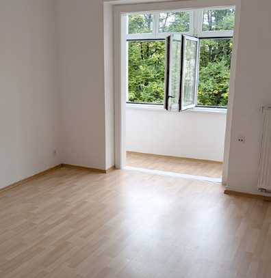 Conradstraße: sonnige 2-Zi-Wohnung mit Loggia