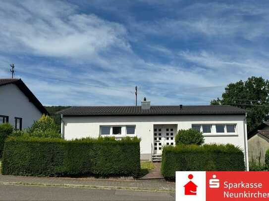 Modernisiertes Einfamilienhaus mit Einliegerwohnung in guter Lage