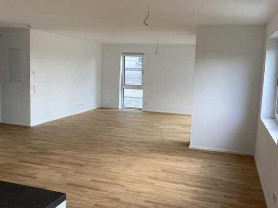 Moderne, hochwertige 3 Zi.-Wohnung, sonniger überdachter Balkon, gehob. Ausstattung, hochw. Küche