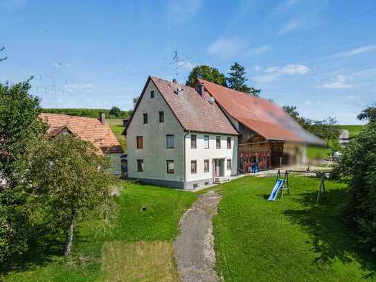 Mit großem Potential! Idyllisches Einfamilienhaus mit Ökonomiegebäude und großzügigem Grundstück