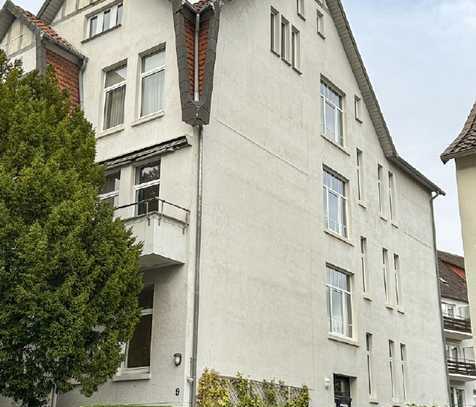 Stilechter Altbau mit EBK, Wohnküche und Balkon