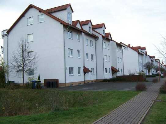 MARKKLEEBGERG: 3-Zimmer-Wohnung mit Küche, Bad und Terrasse sowie Stellplatz in absoluter SEENÄHE