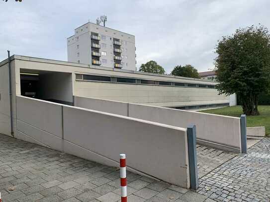 Großzügiger Garagenstellplatz in gepflegter Anlage, sofort verfügbar - Forstenried