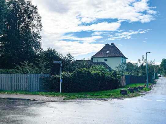 Unbebautes Grundstück innerhalb einer Wohnsiedlung