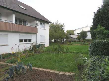Mehrfamilienhaus mit großem Potential, grosszügiges Grundstück, Garagen, Stellplätze