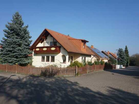 Lichtdurchflutetes, freistehendes Einfamilienhaus mit Potenzial in Eisenberg