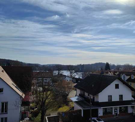 Renovierte 1,5-Zimmer-DG-Wohnung mit Küche und schönem Seeblick im Zentrum von Weßling