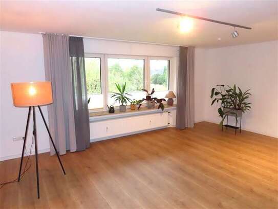 Wunderschöne 4 ZKB mit EBK, Balkon und Garage - Ruhige Lage in Niestetal-Heiligenrode