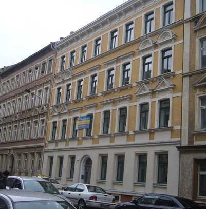 sanierte 3-Zimmer-Altbau-Wohnung mit Balkon in Leipzig Alt-Lindenau, Brunnenviertel