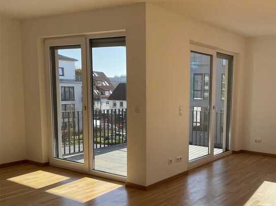 Moderne, neuwertige 3-Zimmer-Wohnung mit geh. Innenausstattung mit Balkon, EBK und TG