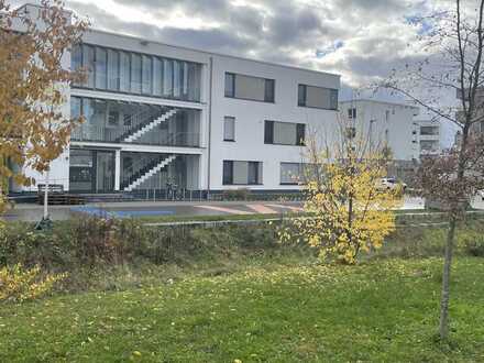 Neuwertige 4-Zimmer-Wohnung mit Terrasse, Garten und Einbauküche in Offenburg