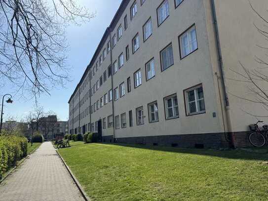 Reinkommen und Wohlfühlen: Frisch sanierte 2-Zimmer-Wohnung in ruhiger Lage