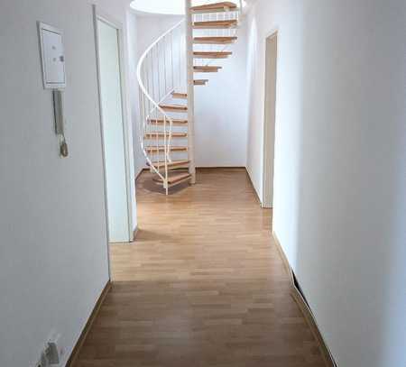 Schöne 3 Raum-Maisonette-Wohnung, mit großzügigen Räumen und Badezimmer mit Taglicht und Badewanne