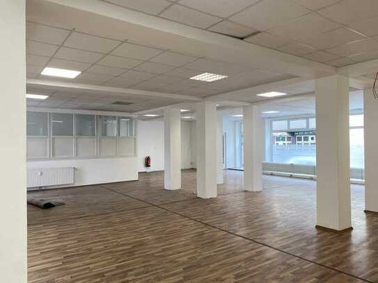 Geräumiges Büro/Loft/Atelier in zentraler Lage
