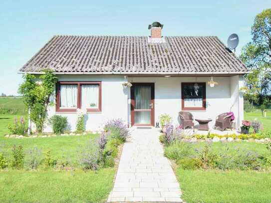 Schönes und frei stehendes Einfamilienhaus mit Garten und unverbautem Blick in die Natur