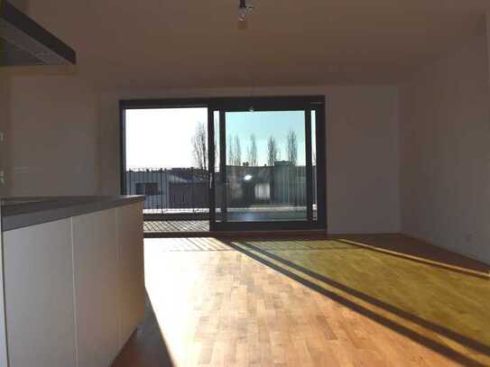 SÜDTERRASSE an DG - Neubau-Whg. 
sehr guter Ausstattung, Nähe U-Bhfe 
Bayr. Pl. + Berl. Str.!