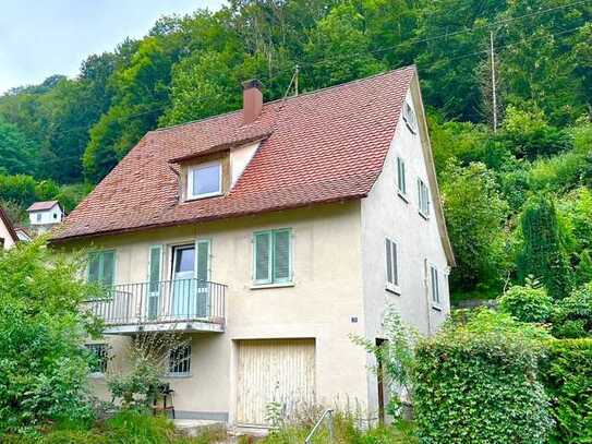 Einfamilienhaus mit Balkon und Garage sucht fleißige Handwerkerhände