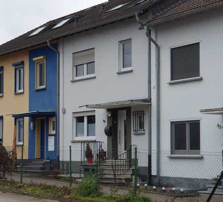 Großzügiges Einfamilien-Reihenhaus in ruhiger Lage