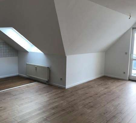 1.GRUNDMIETE FREI! PERFEKT für SINGLES! FRISCH RENOVIERT! 1 ZIMMER + BALKON!