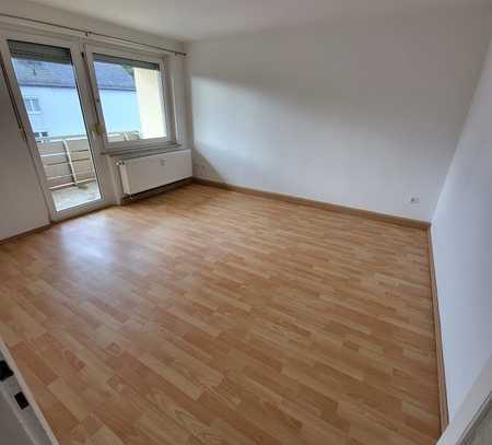 Freundliche und modernisierte 2-Zimmer-Wohnung mit Balkon in Konradsreuth