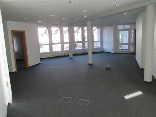 Büroräume / Ladenfläche in Erdgeschoss barrierefrei zu vermieten