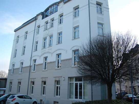 Wohnung in kernsaniertem Altbau mit Südbalkon