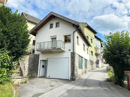 Stadt Zwiesel: Wohnhaus mit Halle/Werkstatt + Sanierungsobjekt Wohnhaus m. Laden - zentrale Lage!