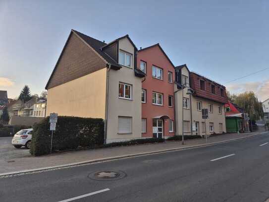 2 Zimmer Wohnung im 1996er Neubau wartet frisch renoviert auf neuen Mieter. Guter Energieausweis.