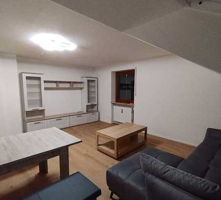 Neu renovierte und möblierte 2,5 Zimmer Wohnung mit Einzelgarage