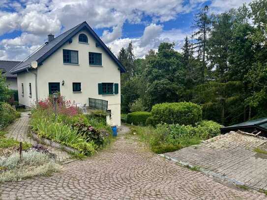 Einfamilienhaus in traumhafter Lage mit Carport Pool Nebengebäude