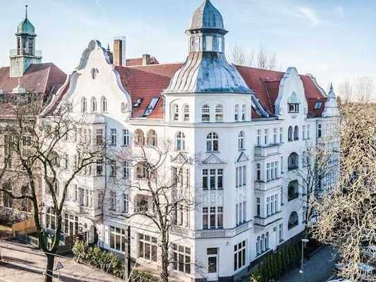 Geräumige, geschmackvolle und sanierte 5-Raum-Altbauwohnung mit Balkon und EBK